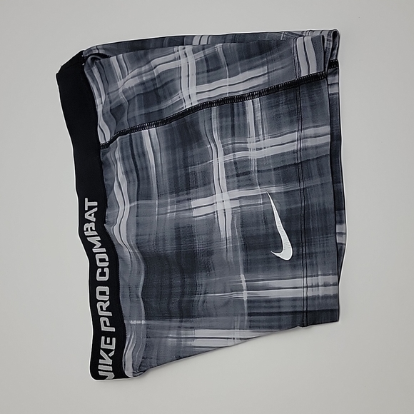 Women Nike Shorts - Picture 2 of 7